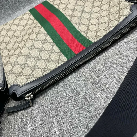 100% Authentic Gucci Web GG Supreme Messenger Crossbody Bag - Picture 6 of 15